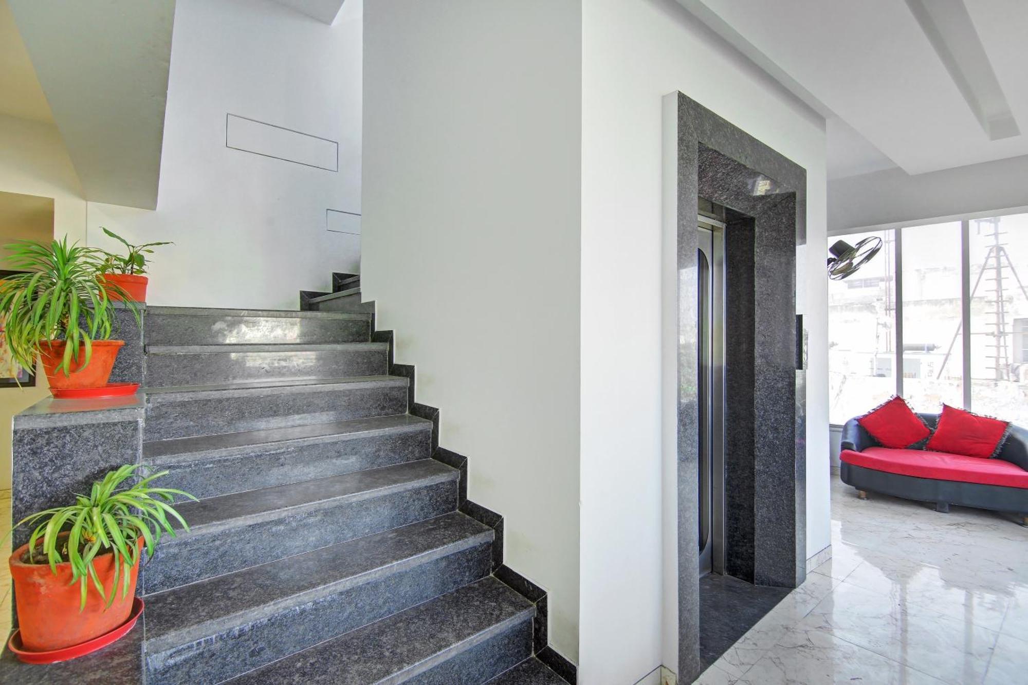 Super Townhouse Geetanjali Inn Gurgaon Exterior foto