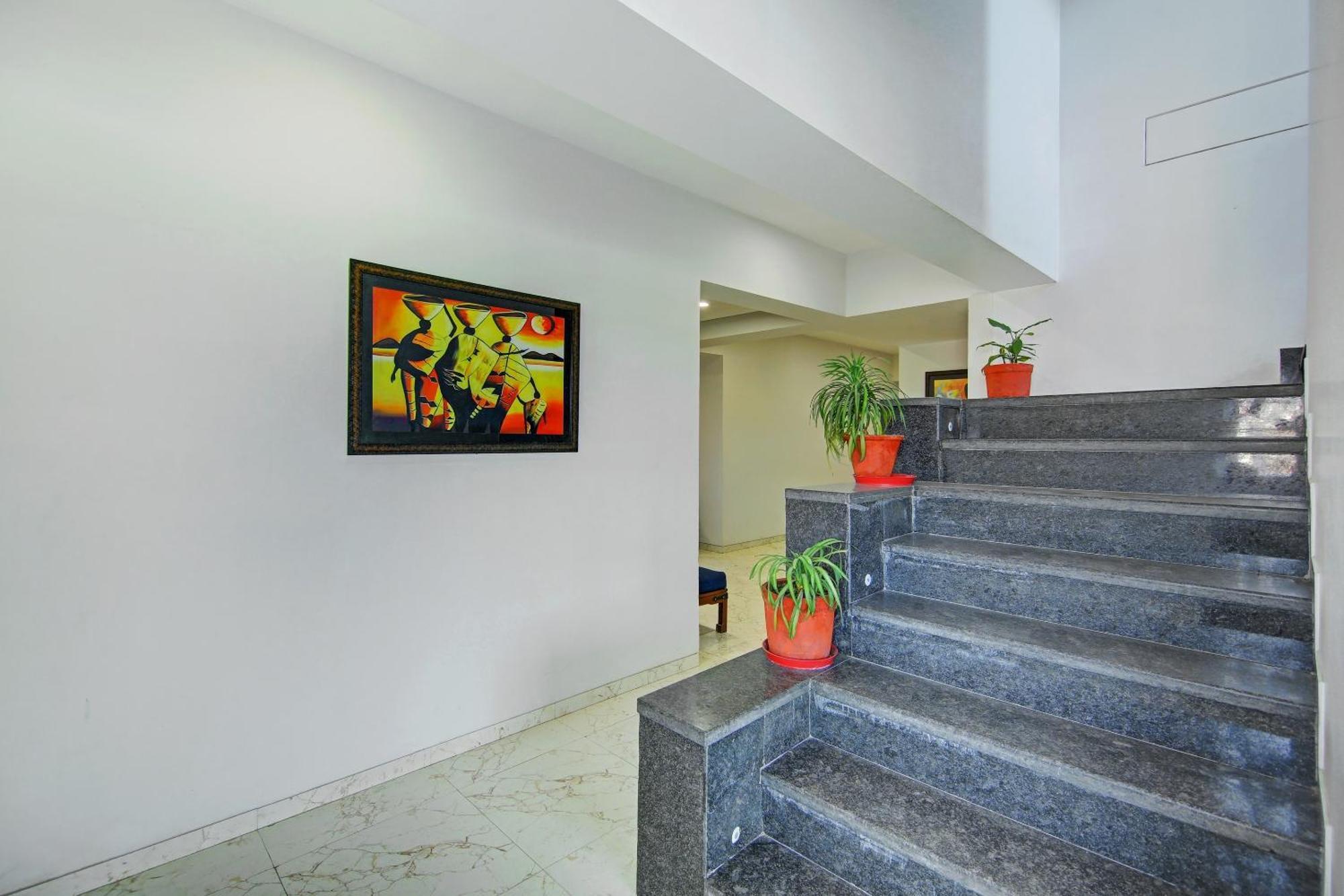 Super Townhouse Geetanjali Inn Gurgaon Exterior foto